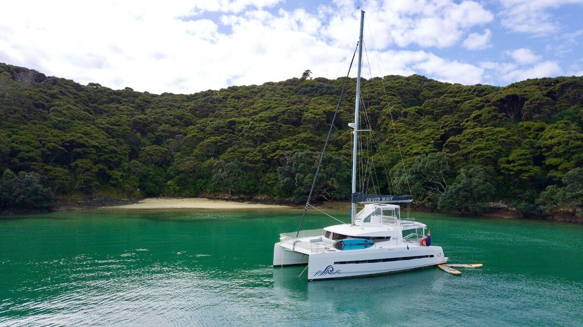 Images Silver Wave Yacht Charters