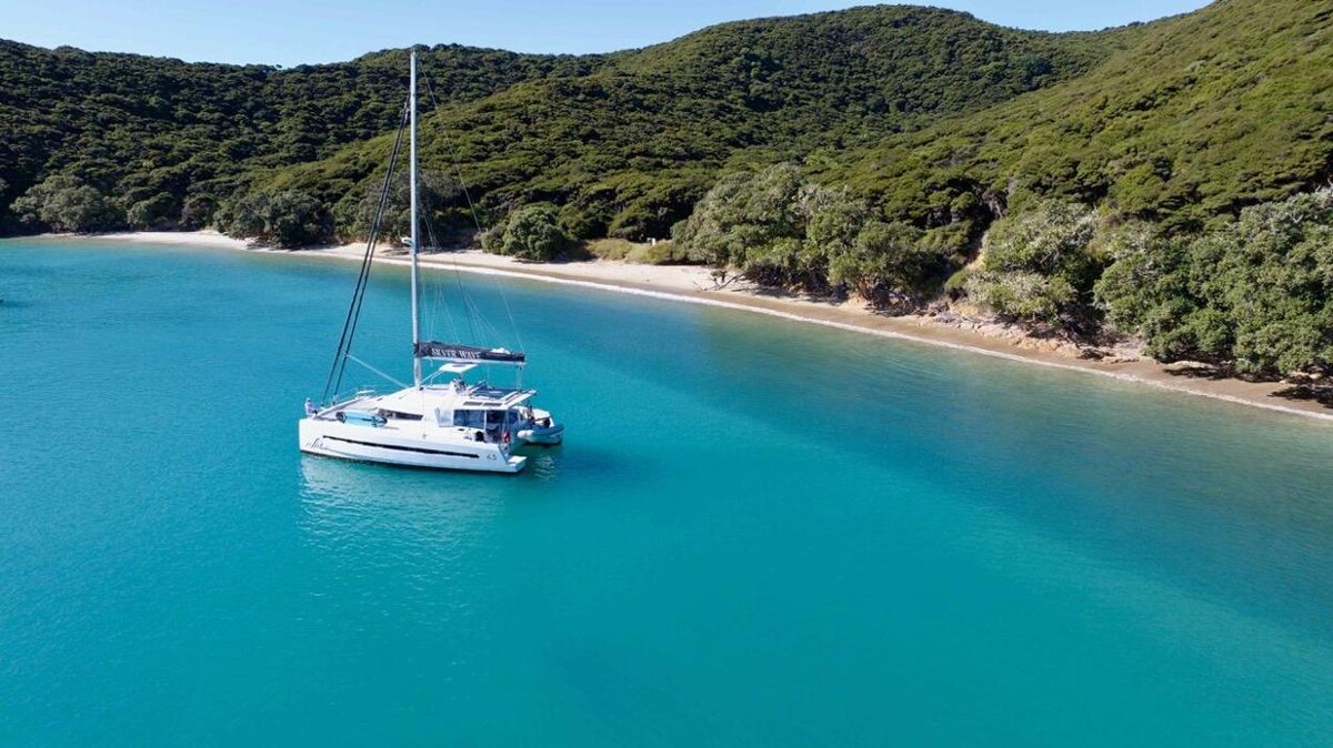 Images Silver Wave Yacht Charters