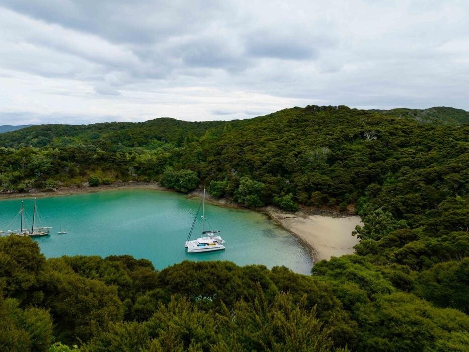 Images Silver Wave Yacht Charters