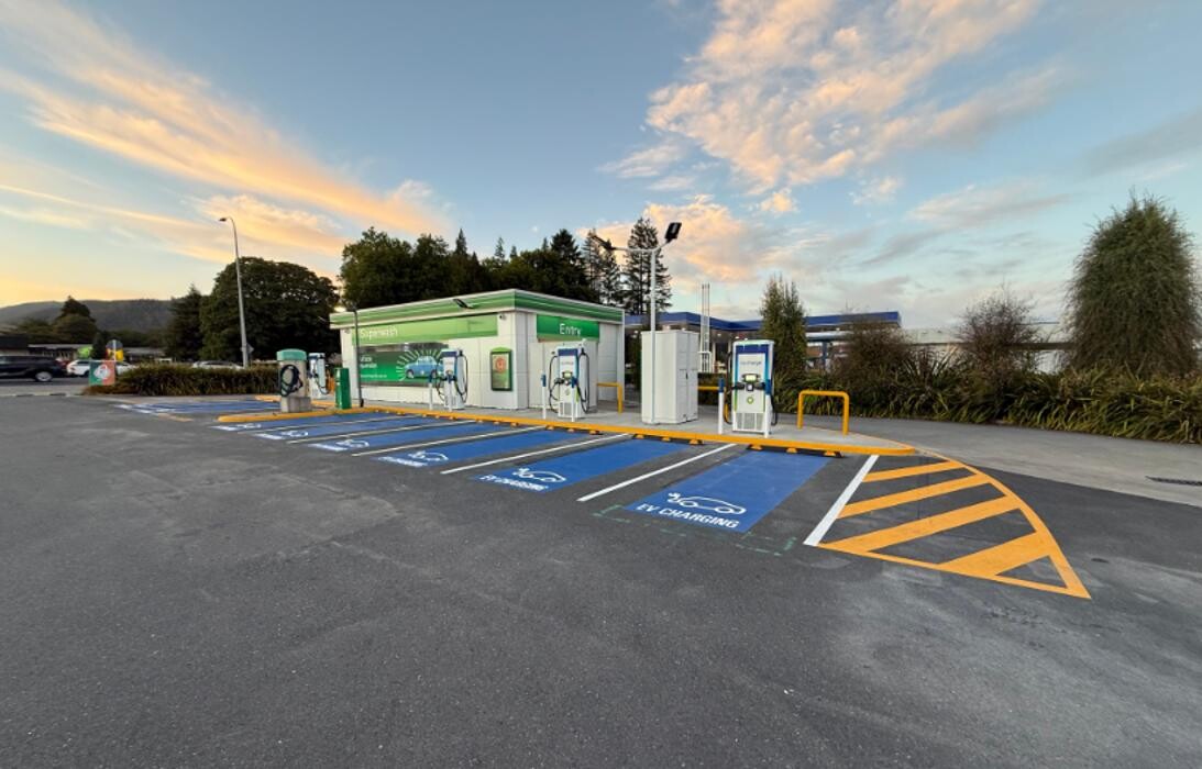 Images bp charge Charging Station