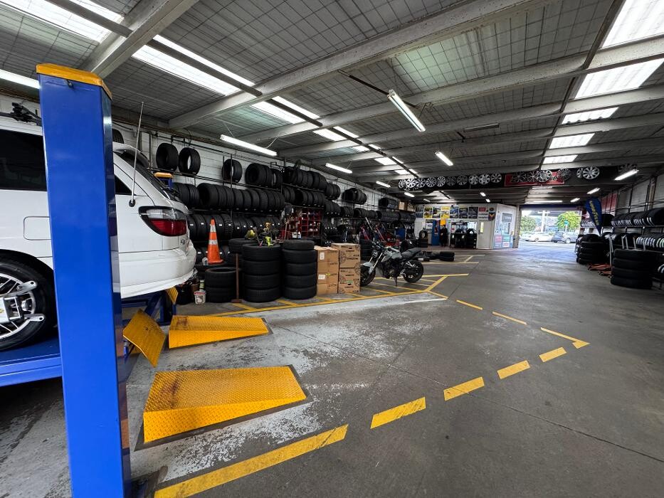 Images Tyretraders West