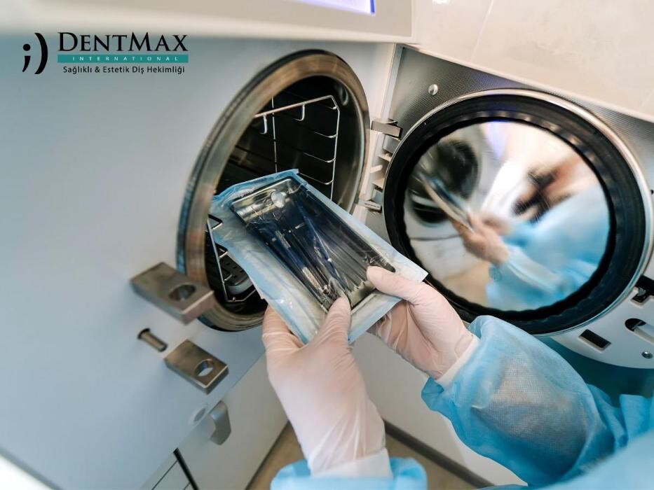 Images DentMax İstanbul Ağız ve Diş Sağlığı Polikliniği / invisalign - implant - lamine