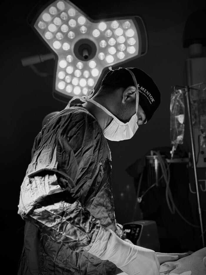 Images Op.Dr. Süleyman Özer | Meme Büyütme | Burun Estetiği I Liposuction I Göz Kapağı Estetiği I Botoks I Dudak Dolgusu