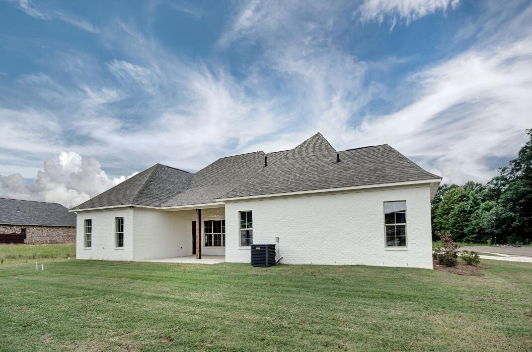 Images Steve Houck Broker/Owner, Real Estate Partners