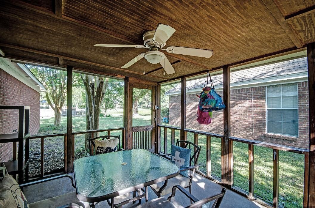 Images Steve Houck Broker/Owner, Real Estate Partners
