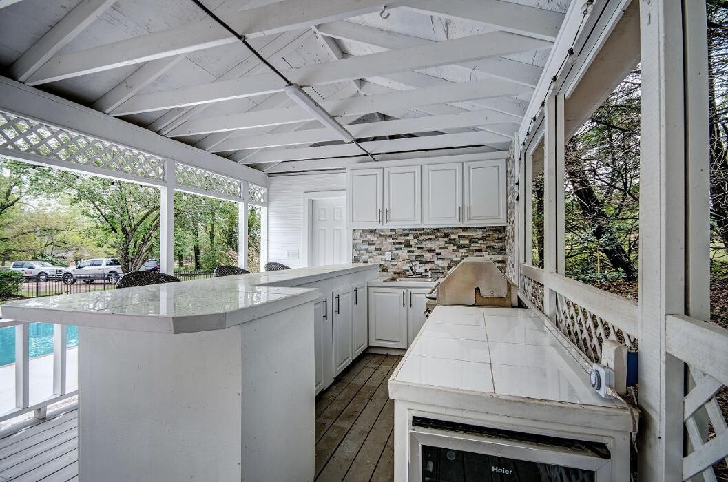 Images Steve Houck Broker/Owner, Real Estate Partners