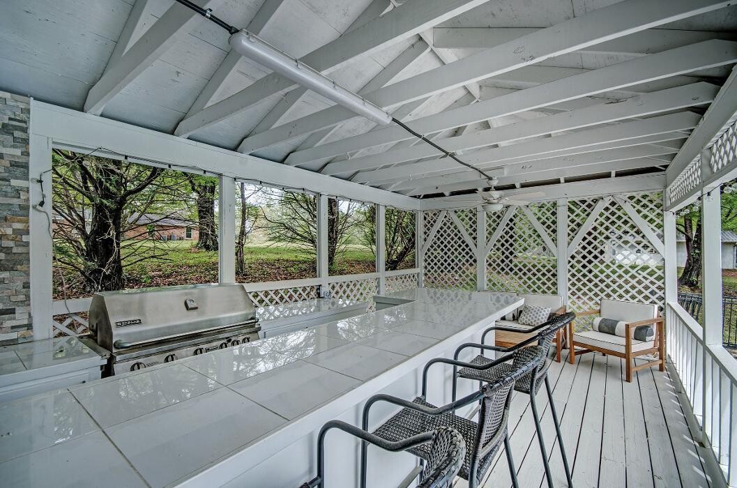Images Steve Houck Broker/Owner, Real Estate Partners