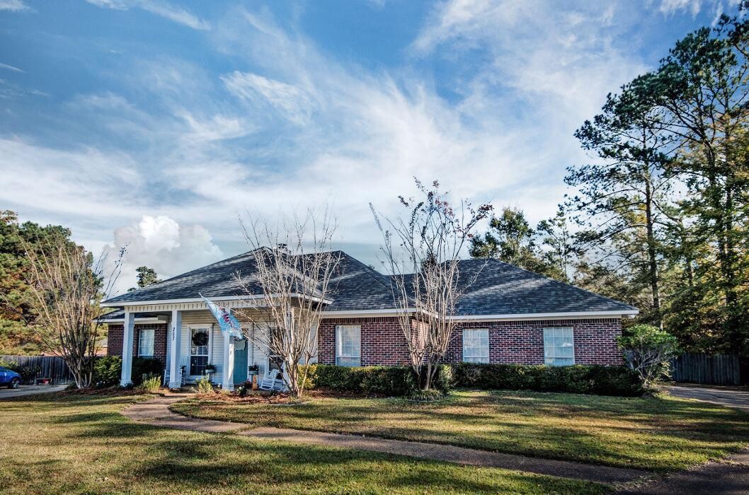 Images Steve Houck Broker/Owner, Real Estate Partners