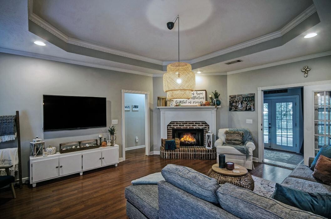 Images Steve Houck Broker/Owner, Real Estate Partners