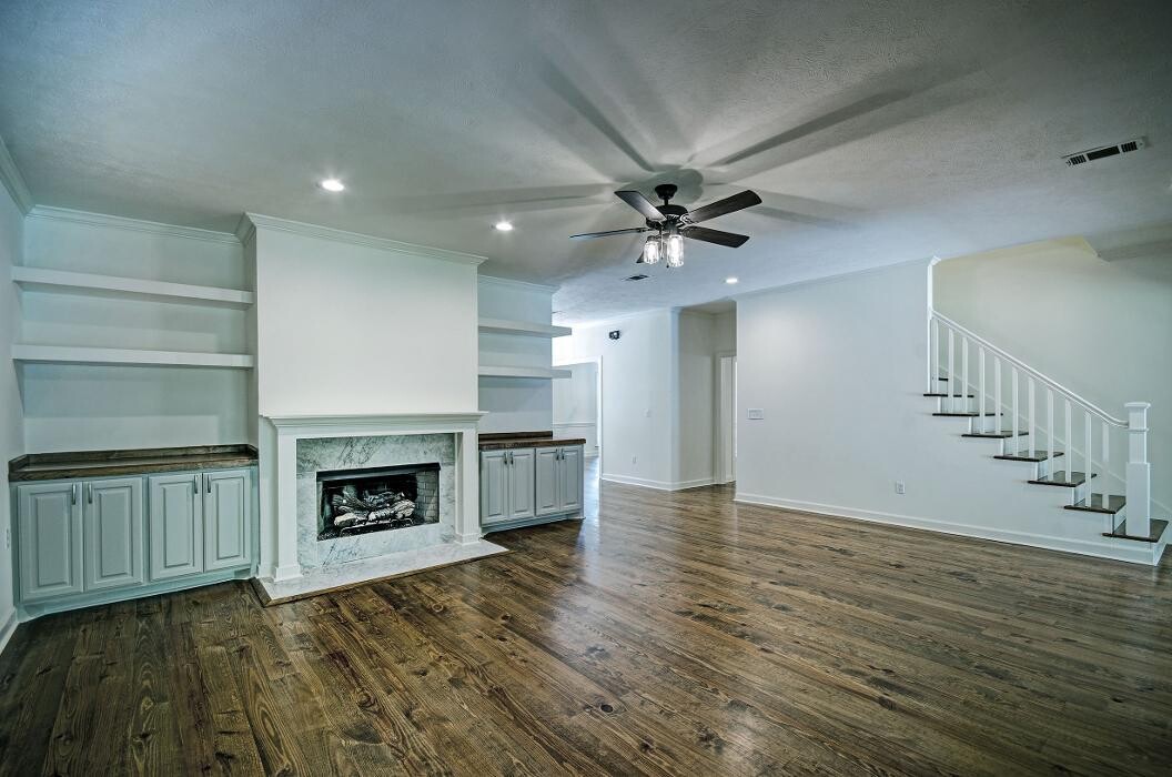 Images Steve Houck Broker/Owner, Real Estate Partners