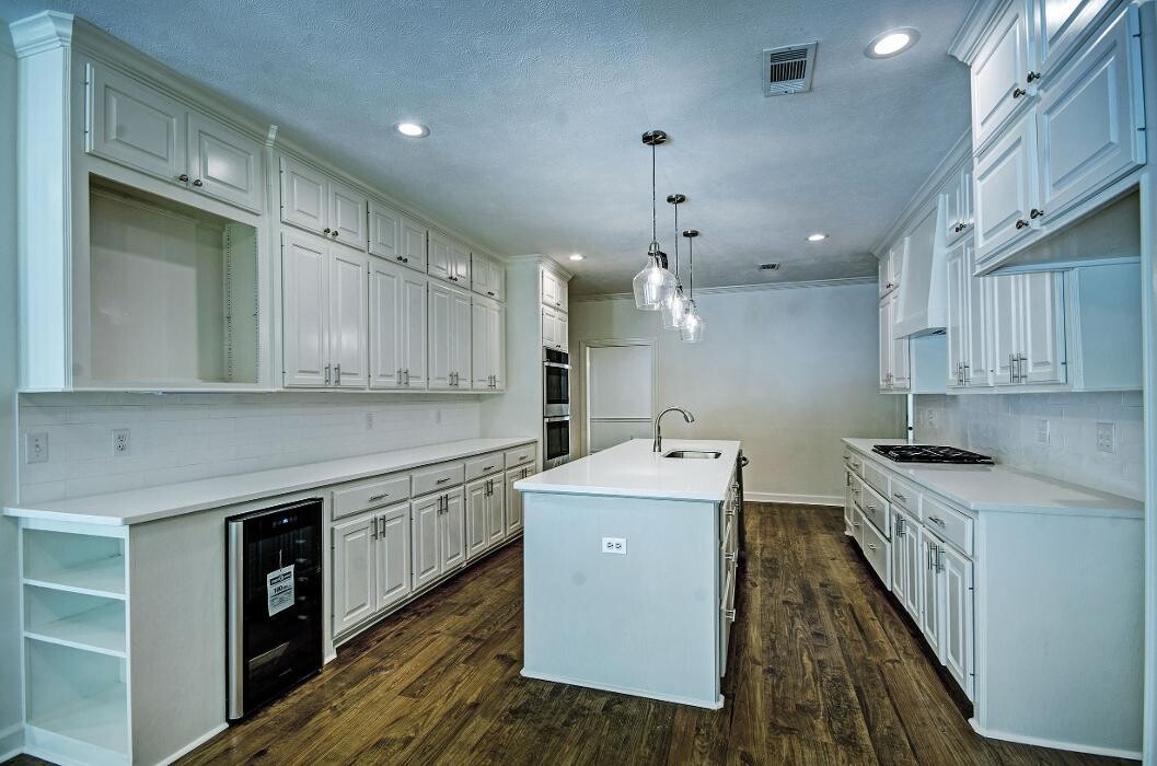 Images Steve Houck Broker/Owner, Real Estate Partners