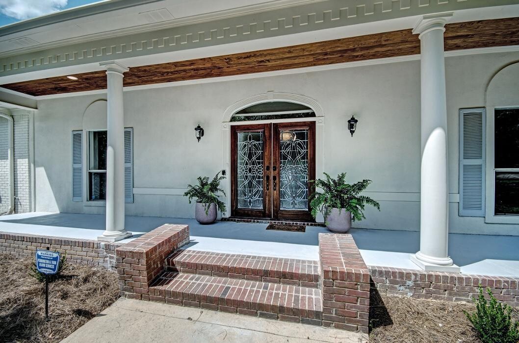 Images Steve Houck Broker/Owner, Real Estate Partners