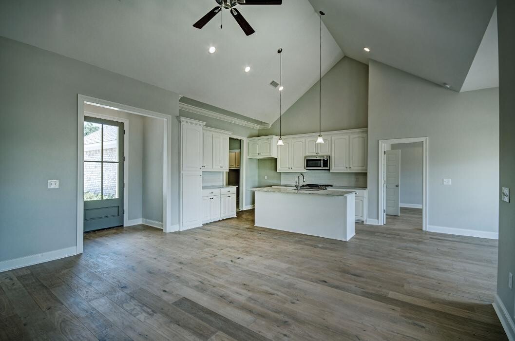Images Steve Houck Broker/Owner, Real Estate Partners
