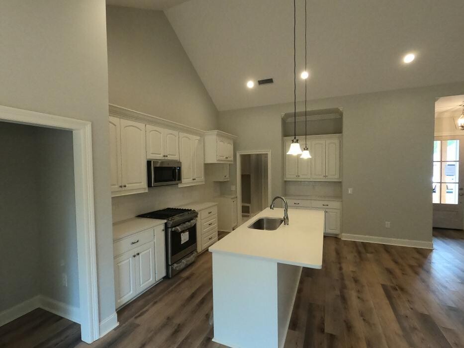 Images Steve Houck Broker/Owner, Real Estate Partners