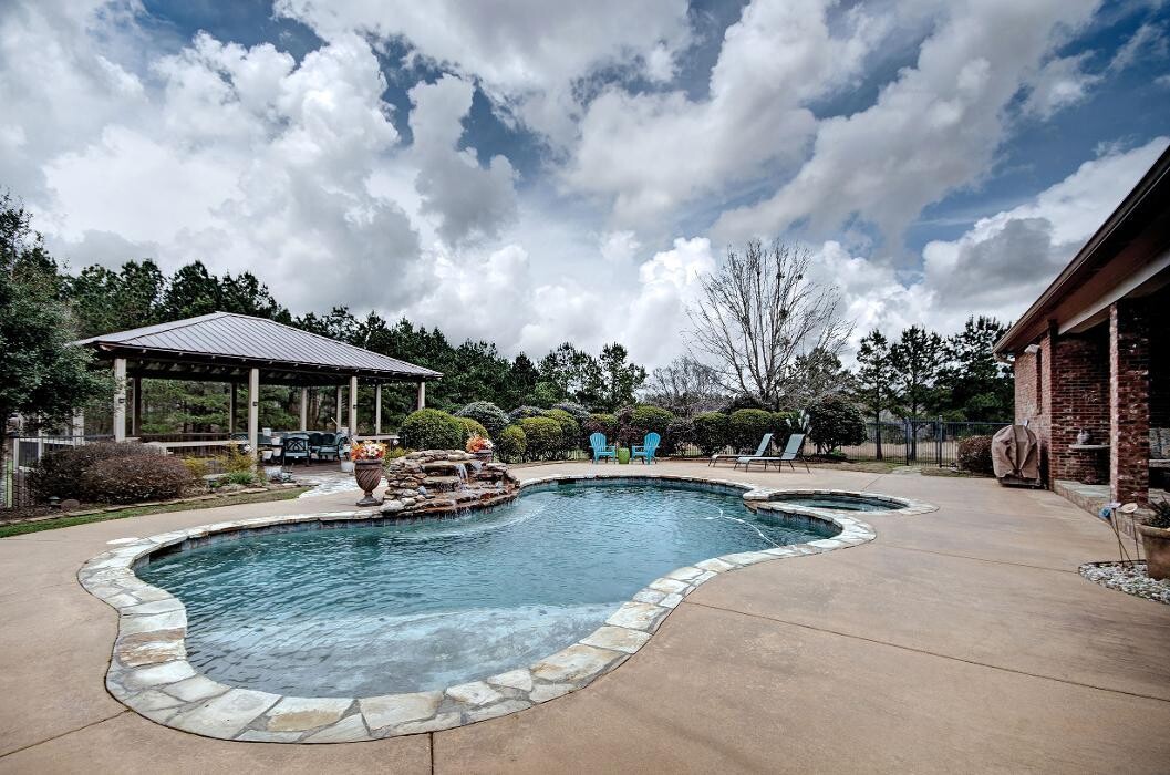 Images Steve Houck Broker/Owner, Real Estate Partners