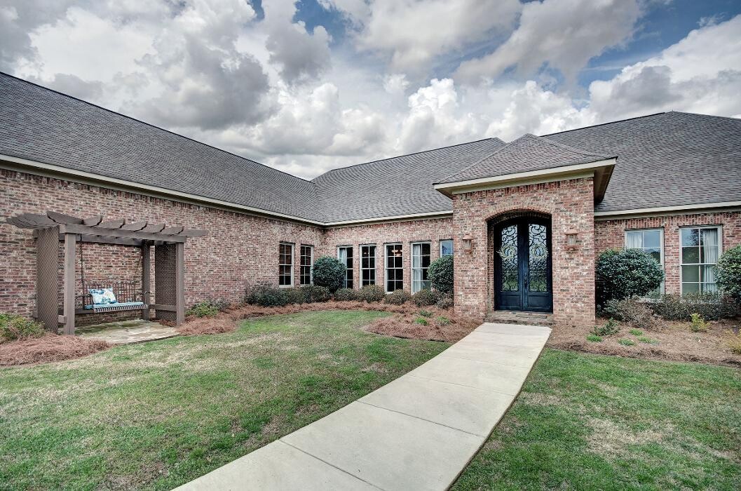 Images Steve Houck Broker/Owner, Real Estate Partners