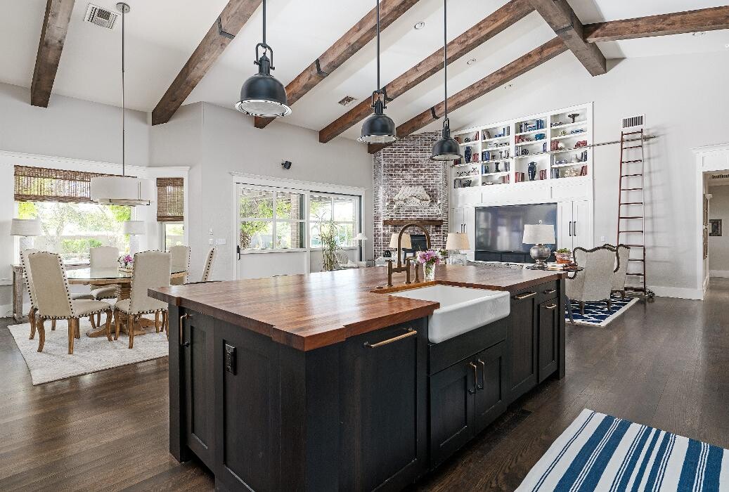 Images Steve Houck Broker/Owner, Real Estate Partners