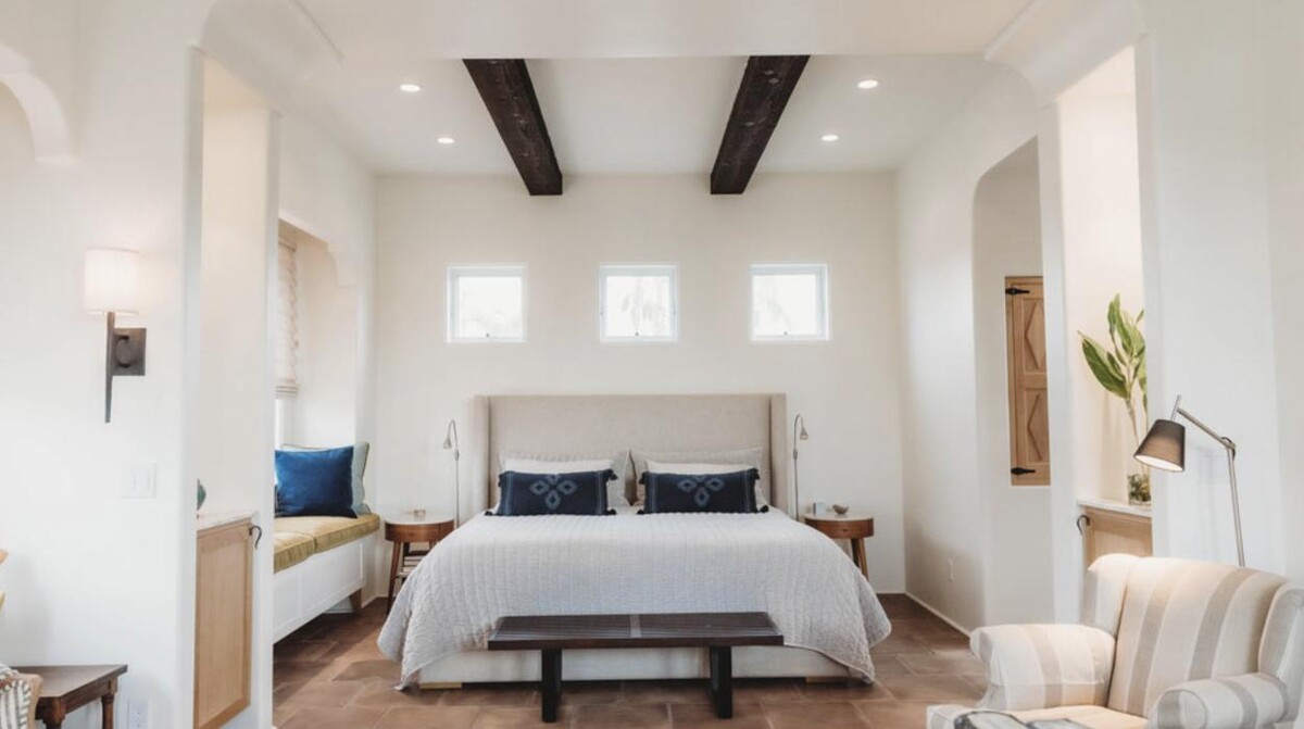 Images Charles Taylor Interior Design