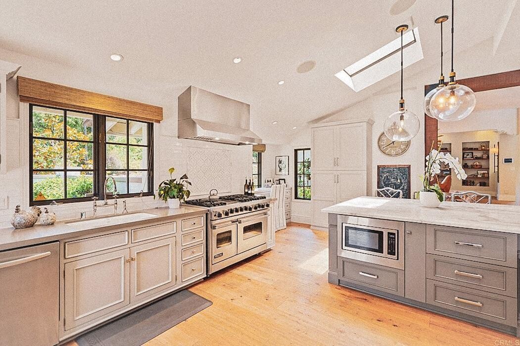 Images Charles Taylor Interior Design