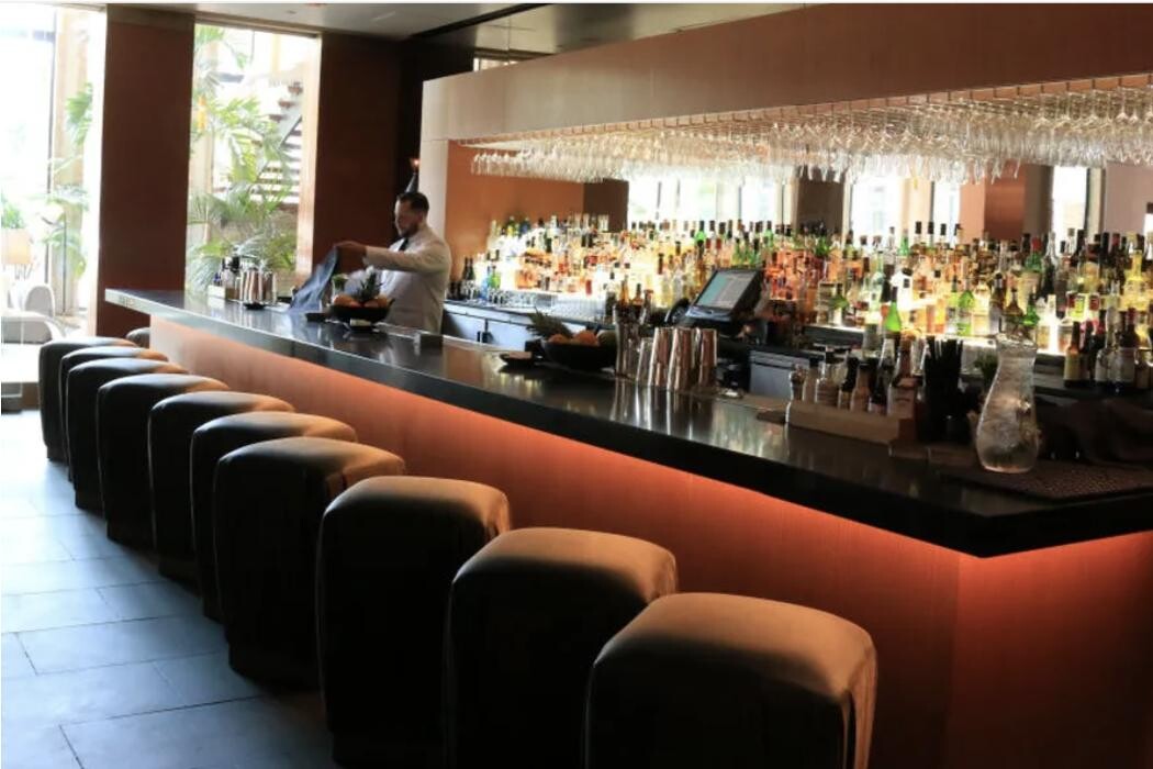 Images Charles Taylor Interior Design