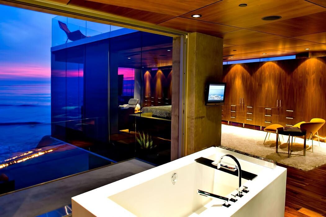 Images Charles Taylor Interior Design