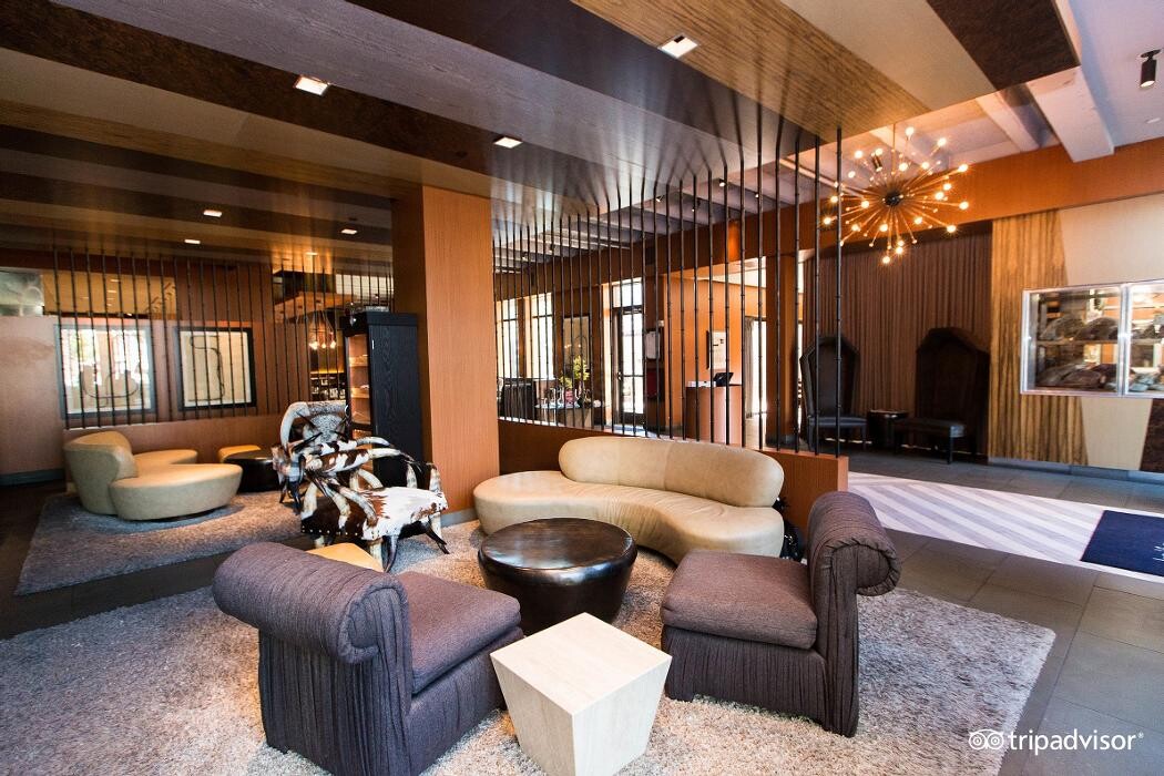 Images Charles Taylor Interior Design