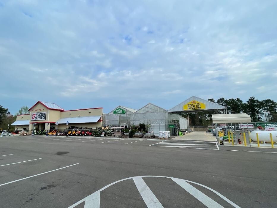 Images Tractor Supply Co.