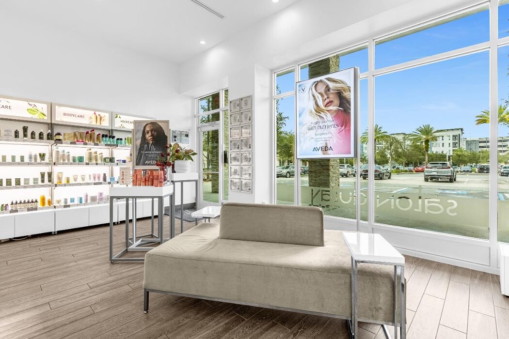Images Salon Dulay - Mills 50 District