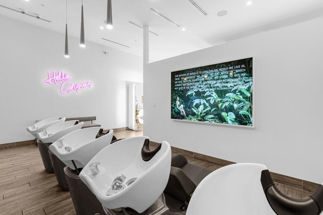 Images Salon Dulay - Mills 50 District