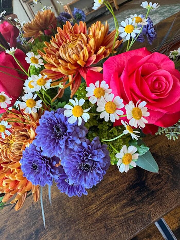 Images White Farmhouse Flowers & Gifts