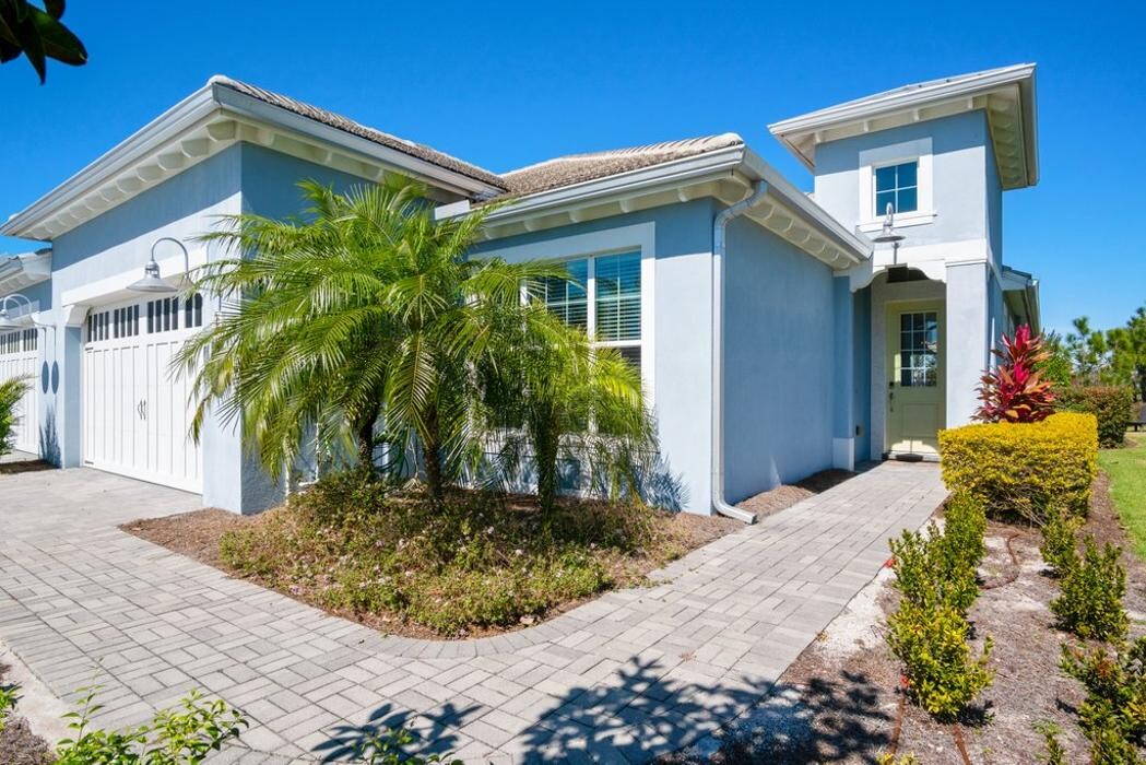 Images Jamie Bresnahan Flores - EXP Realty