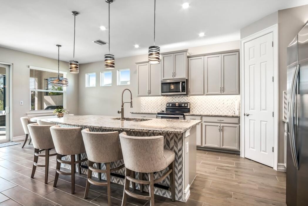 Images Jamie Bresnahan Flores - EXP Realty