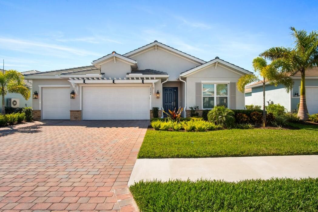 Images Jamie Bresnahan Flores - EXP Realty
