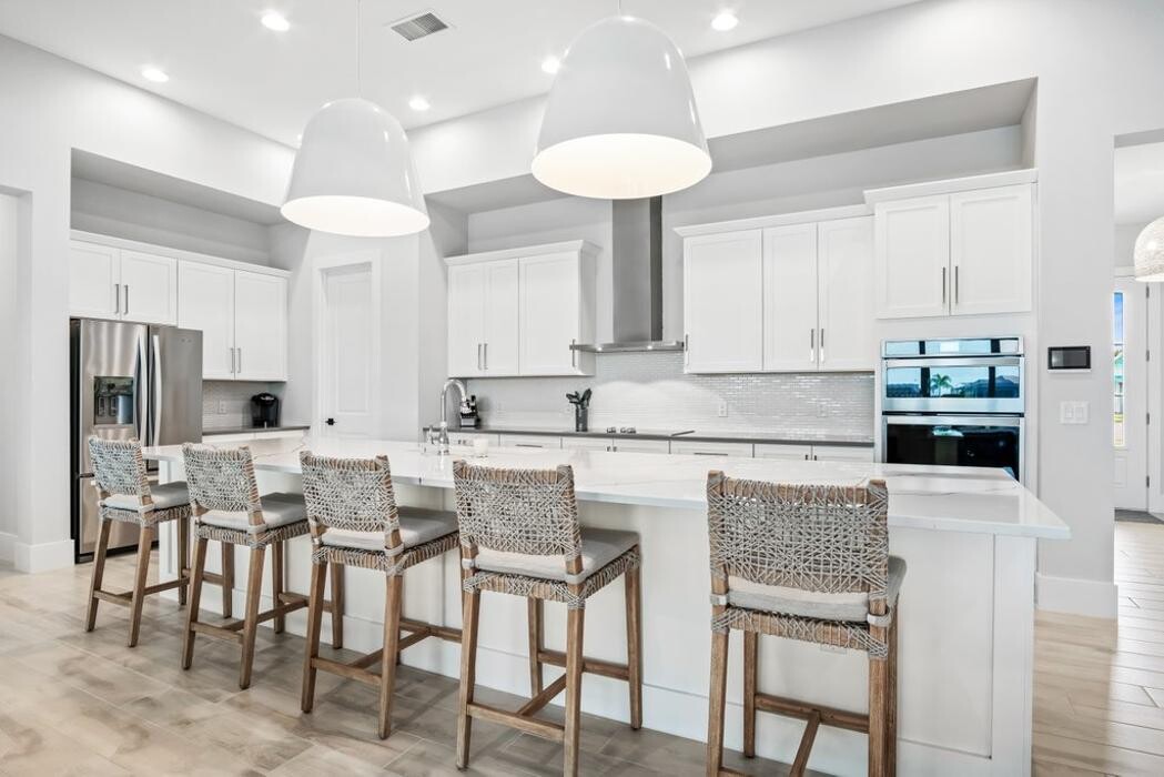 Images Jamie Bresnahan Flores - EXP Realty