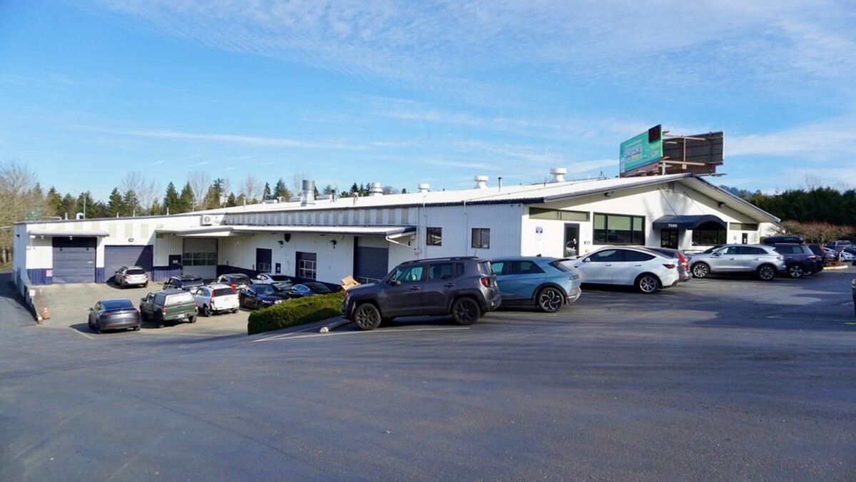 Images Crash Champions LUXE | EV Certified Repair Tigard