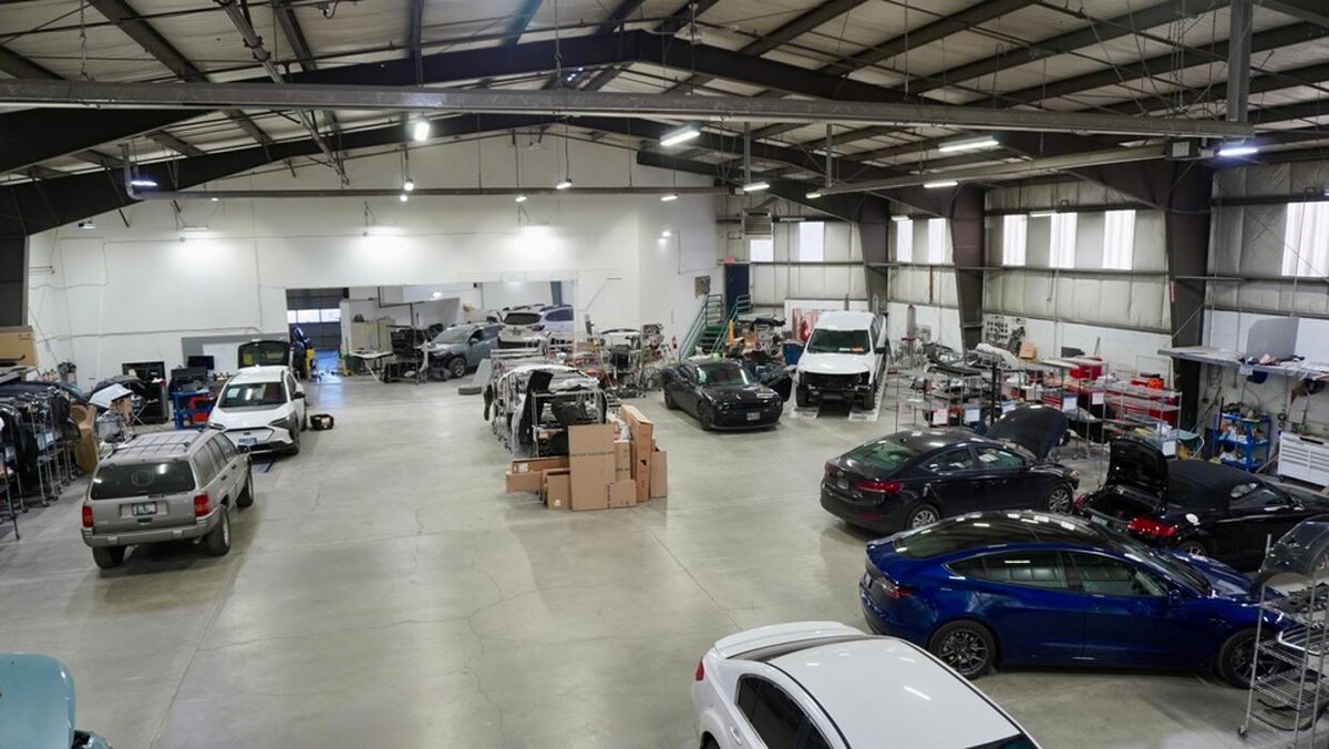 Images Crash Champions LUXE | EV Certified Repair Tigard