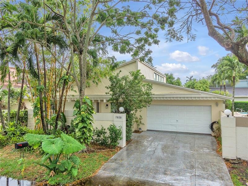 Images Manuel Alfonso Galeano With Weston International Realty