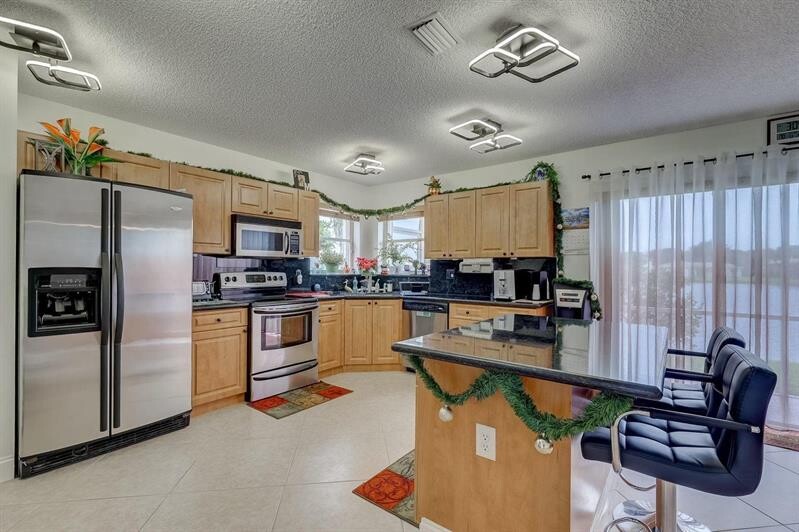 Images Manuel Alfonso Galeano With Weston International Realty