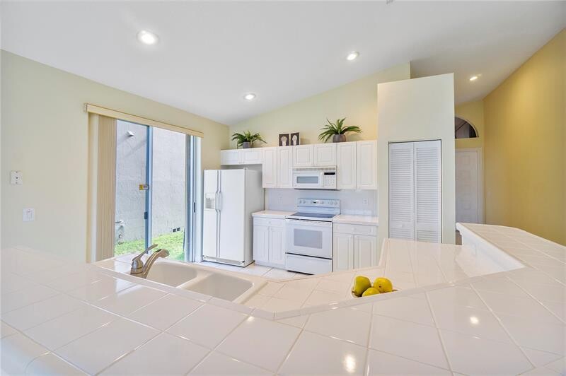 Images Manuel Alfonso Galeano With Weston International Realty
