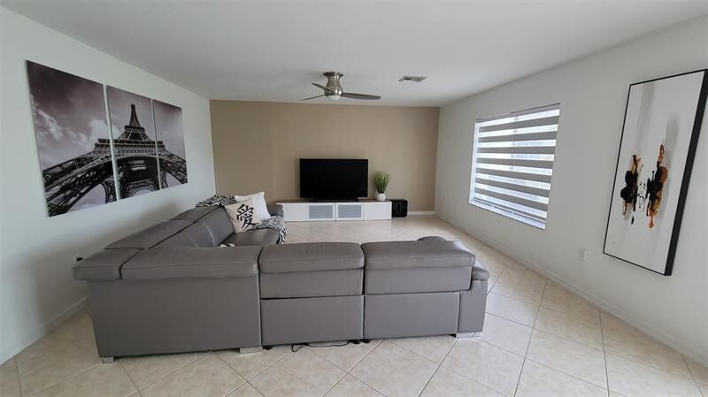 Images Manuel Alfonso Galeano With Weston International Realty
