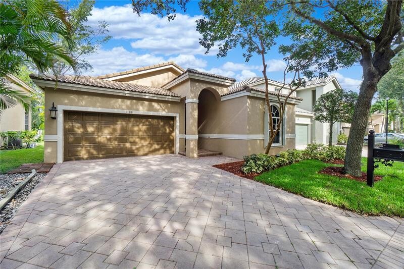 Images Manuel Alfonso Galeano With Weston International Realty