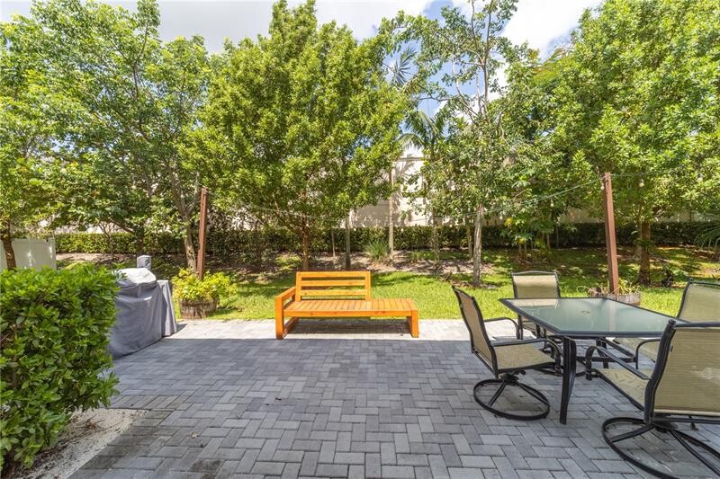 Images Manuel Alfonso Galeano With Weston International Realty