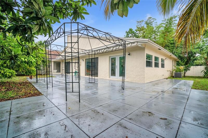 Images Manuel Alfonso Galeano With Weston International Realty