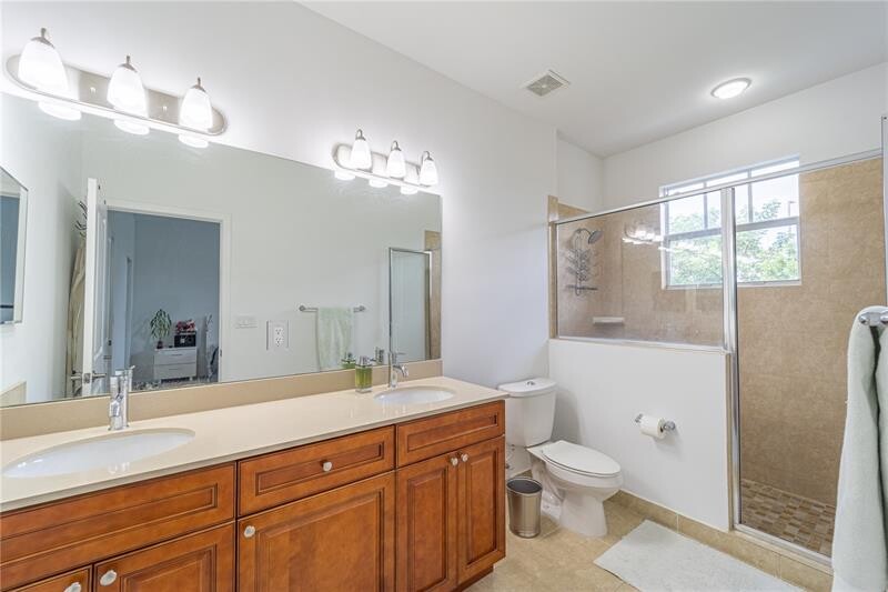Images Manuel Alfonso Galeano With Weston International Realty
