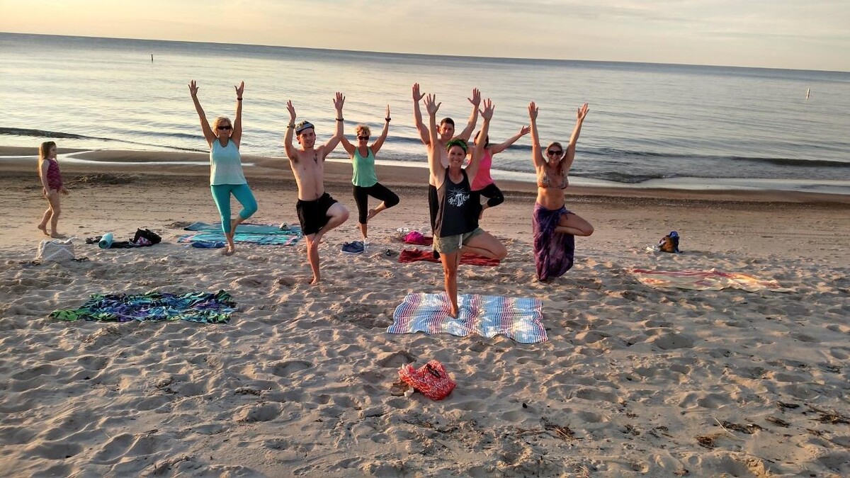 Images Beach Yoga with Diana