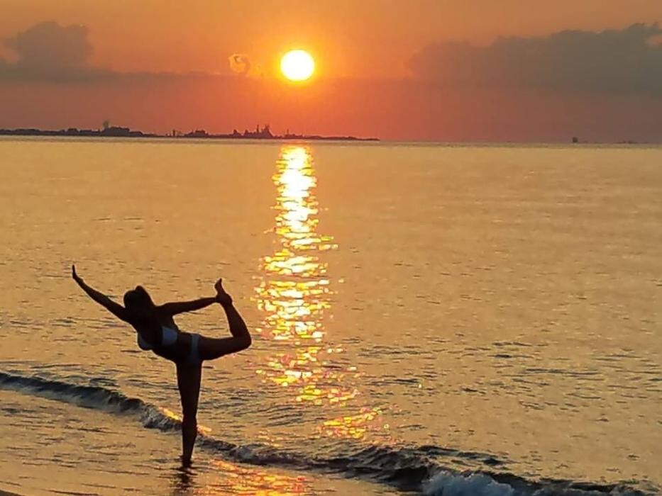 Images Beach Yoga with Diana