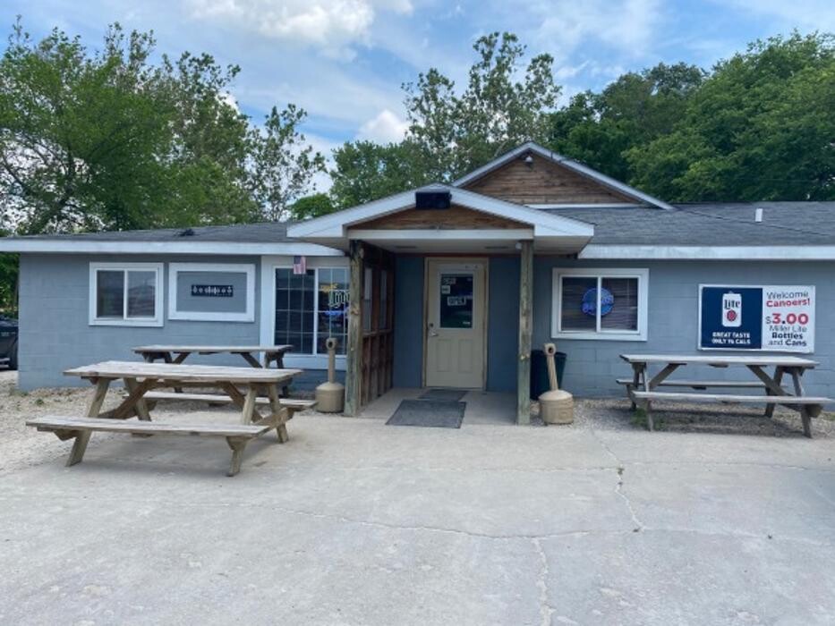 Images Chet's Fox River Tavern & Canoe Rental Inc