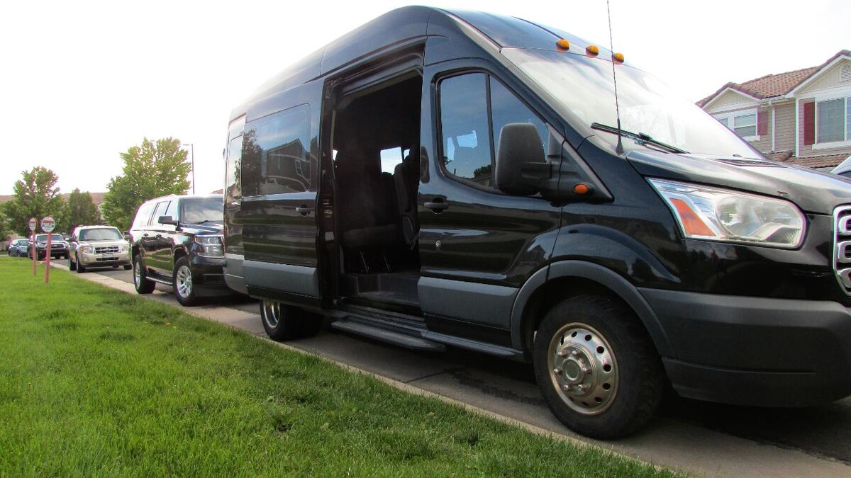 Images 303 Luxury Car Service