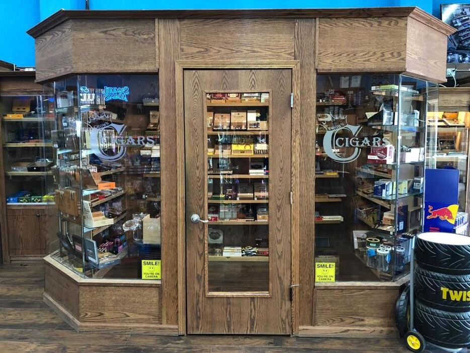 Images Crown Smoke Shop & Cigar Lounge - Shepherdsville