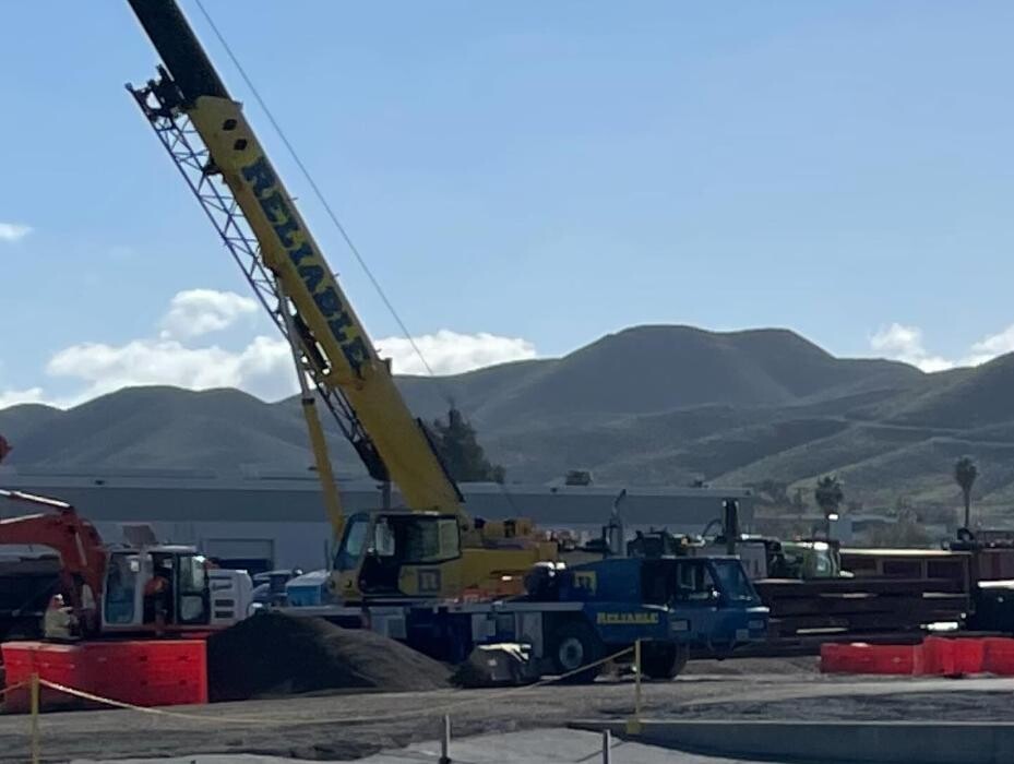 Images Reliable Crane Service